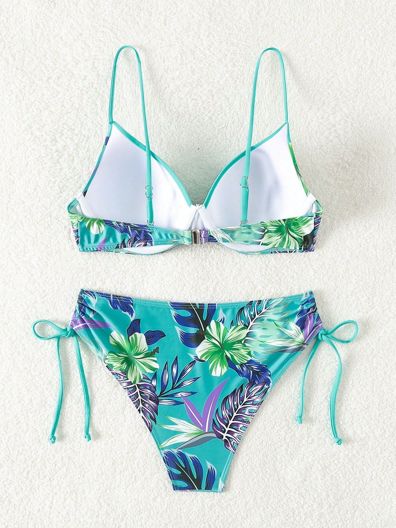 Conjunto de Biquini Floral e Detalhe na Calcinha