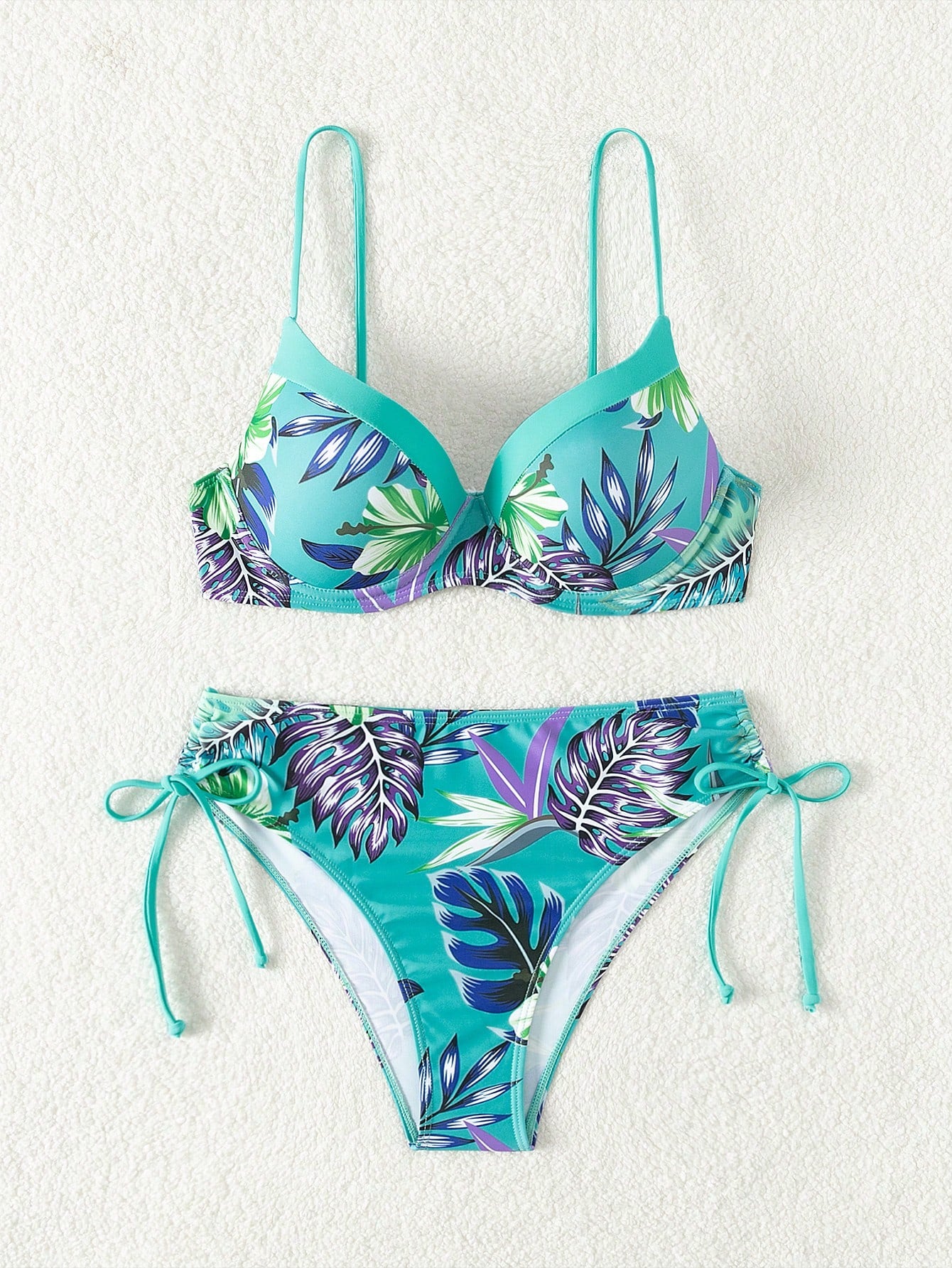 Conjunto de Biquini Floral e Detalhe na Calcinha