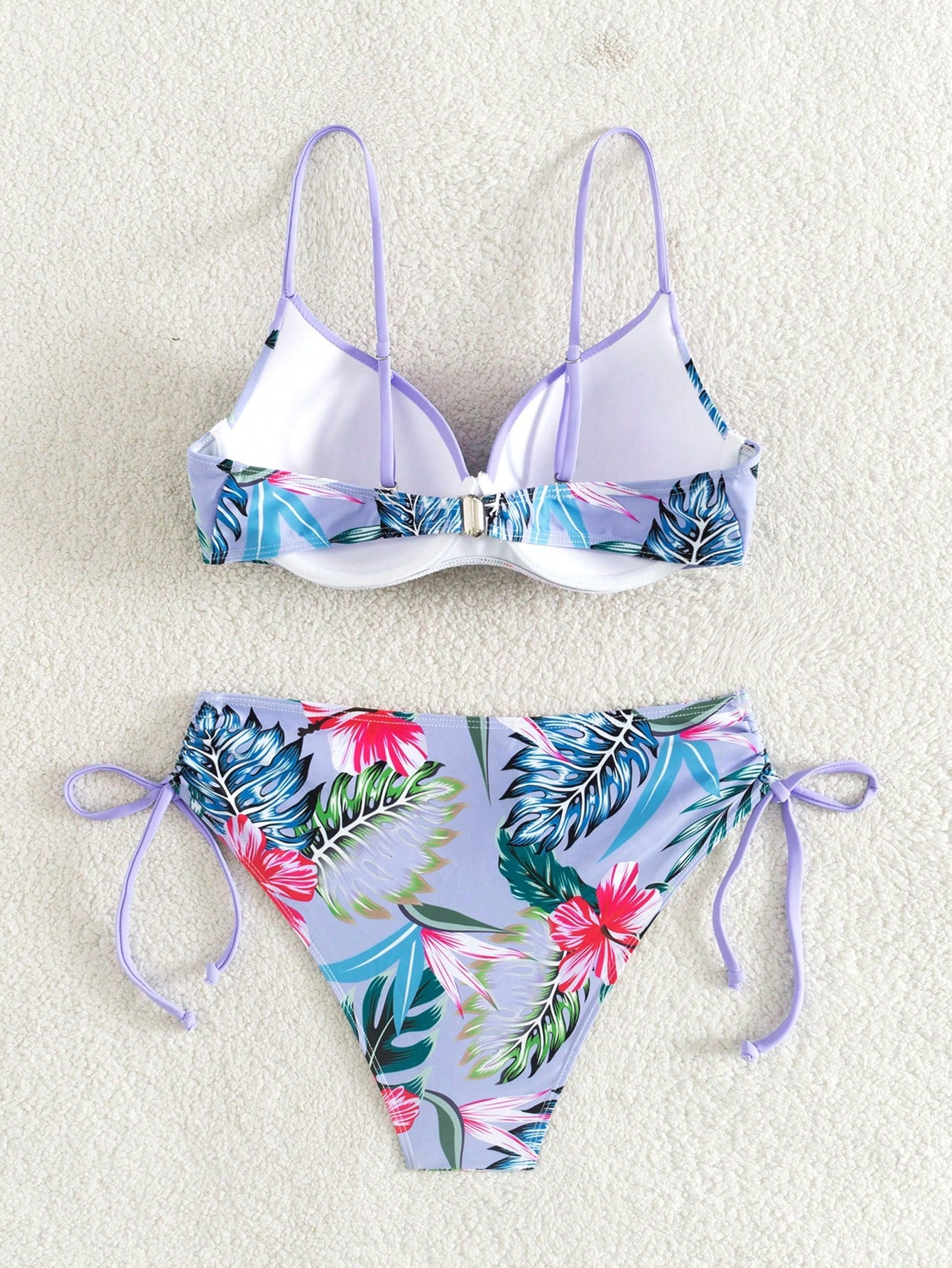 Conjunto de Biquini Floral e Detalhe na Calcinha