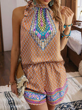 Conjunto Estampado Regata Halter com Laço e Shorts Solto