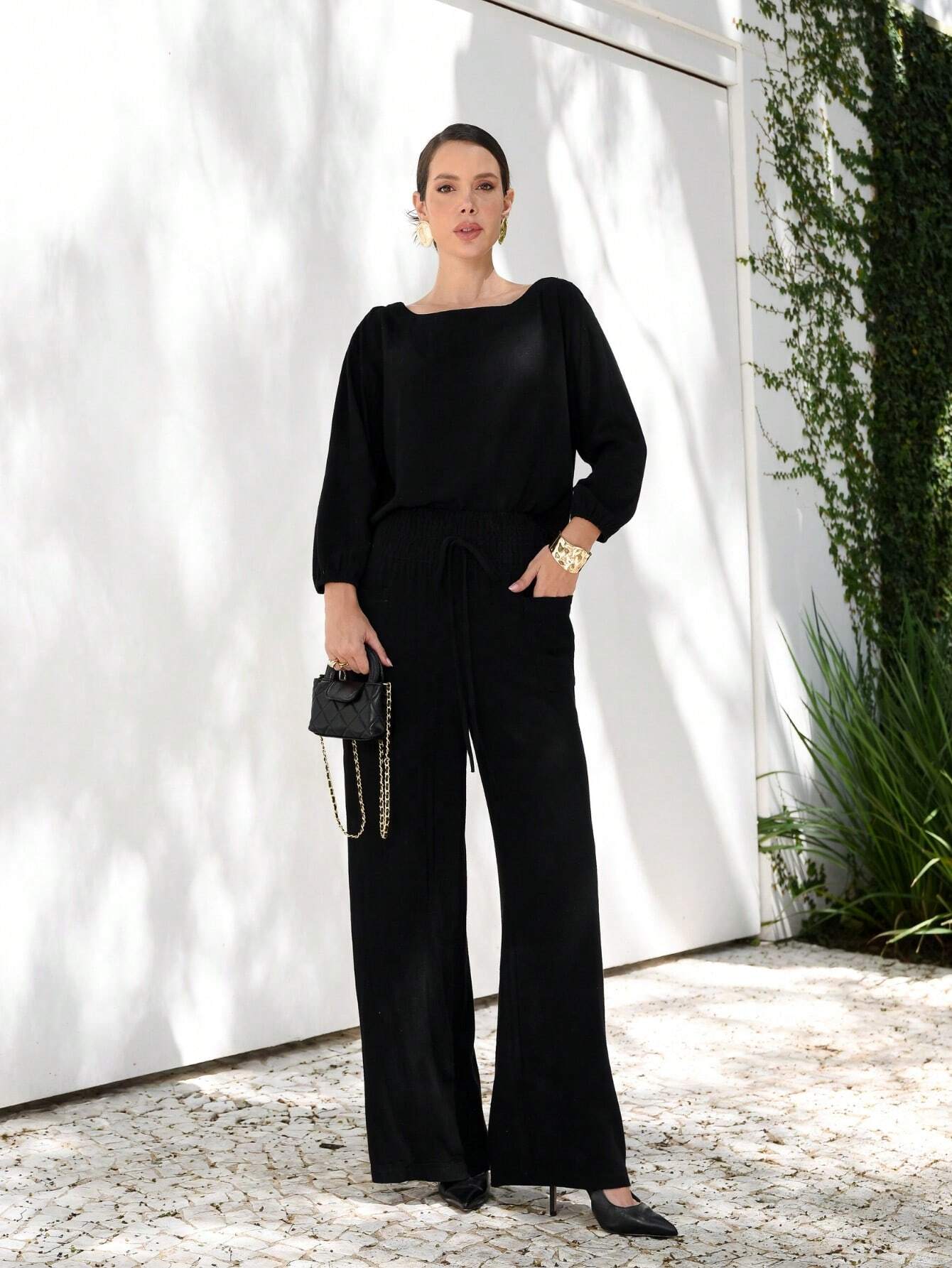 Conjunto em Linho Misto Decote Canoa e Calça Pantalona