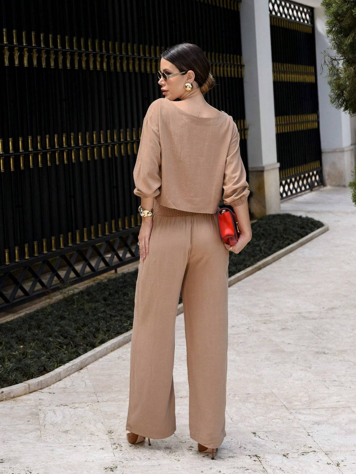 Conjunto Decote Canoa e Calça Pantalona em Linho Misto