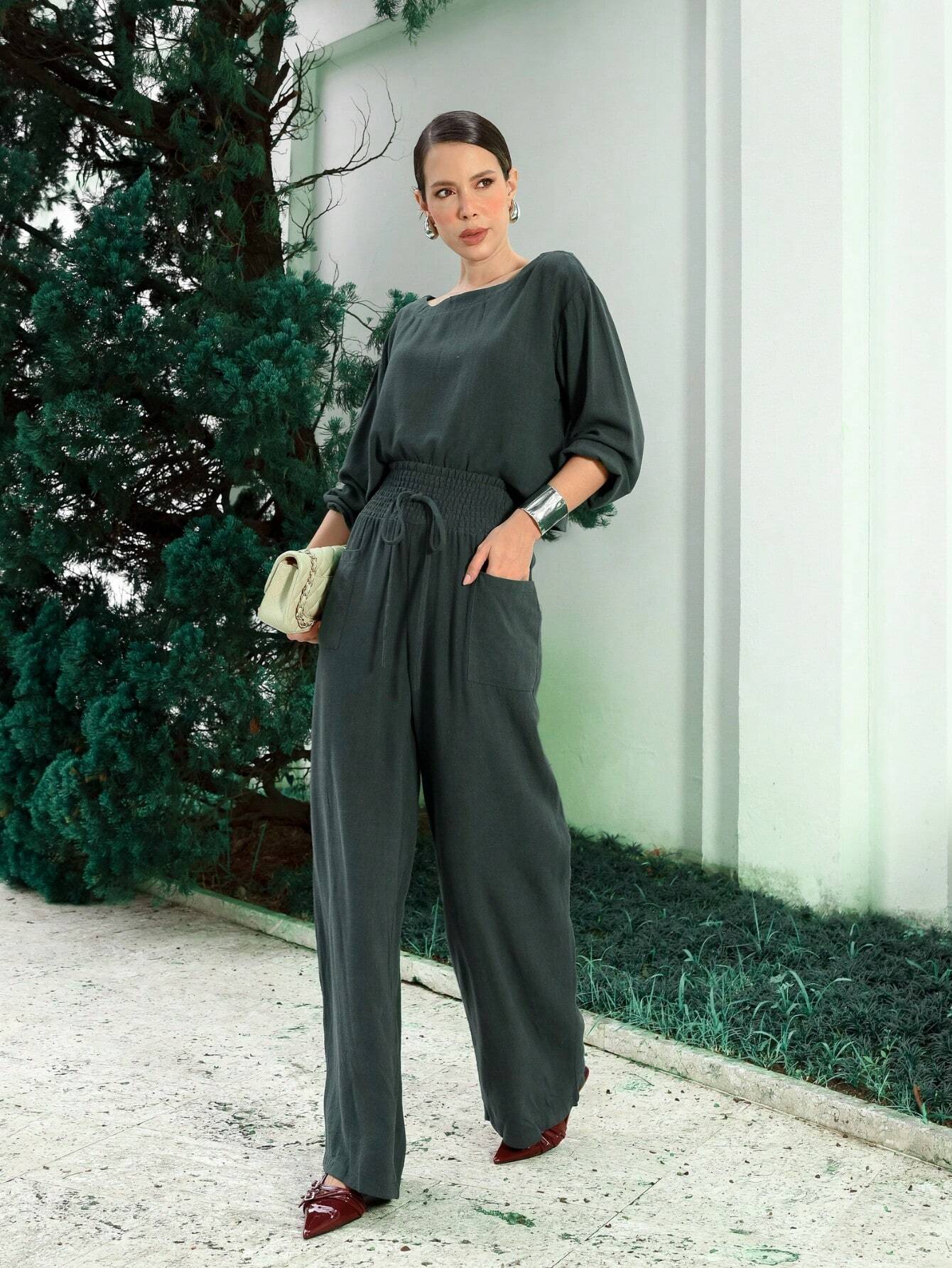 Conjunto em Linho Misto Decote Canoa e Calça Pantalona
