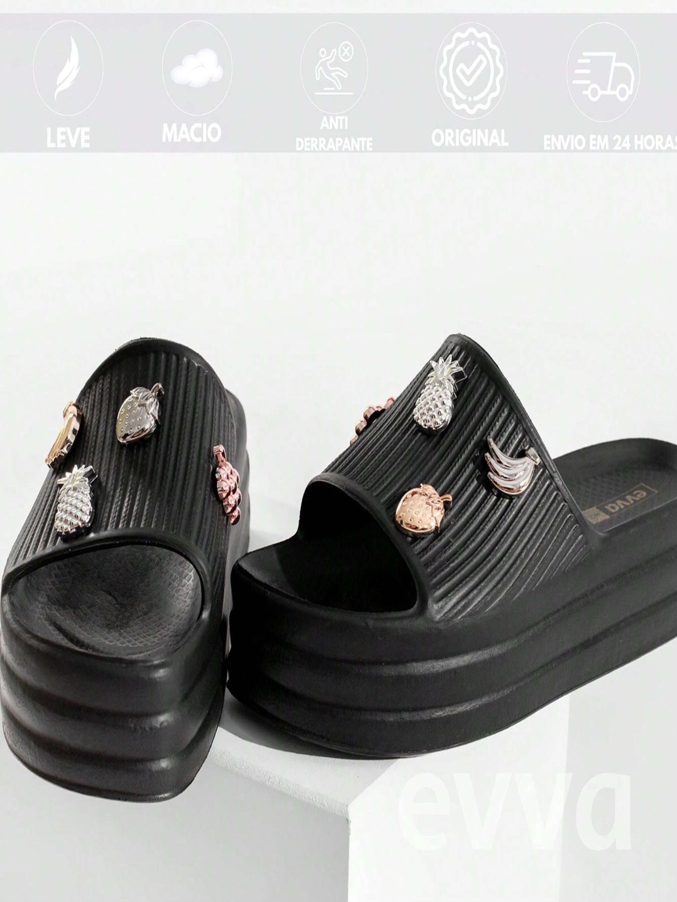 Chinelo Slide Nuvem Com Pins Exclusivos e Divertidos Variados