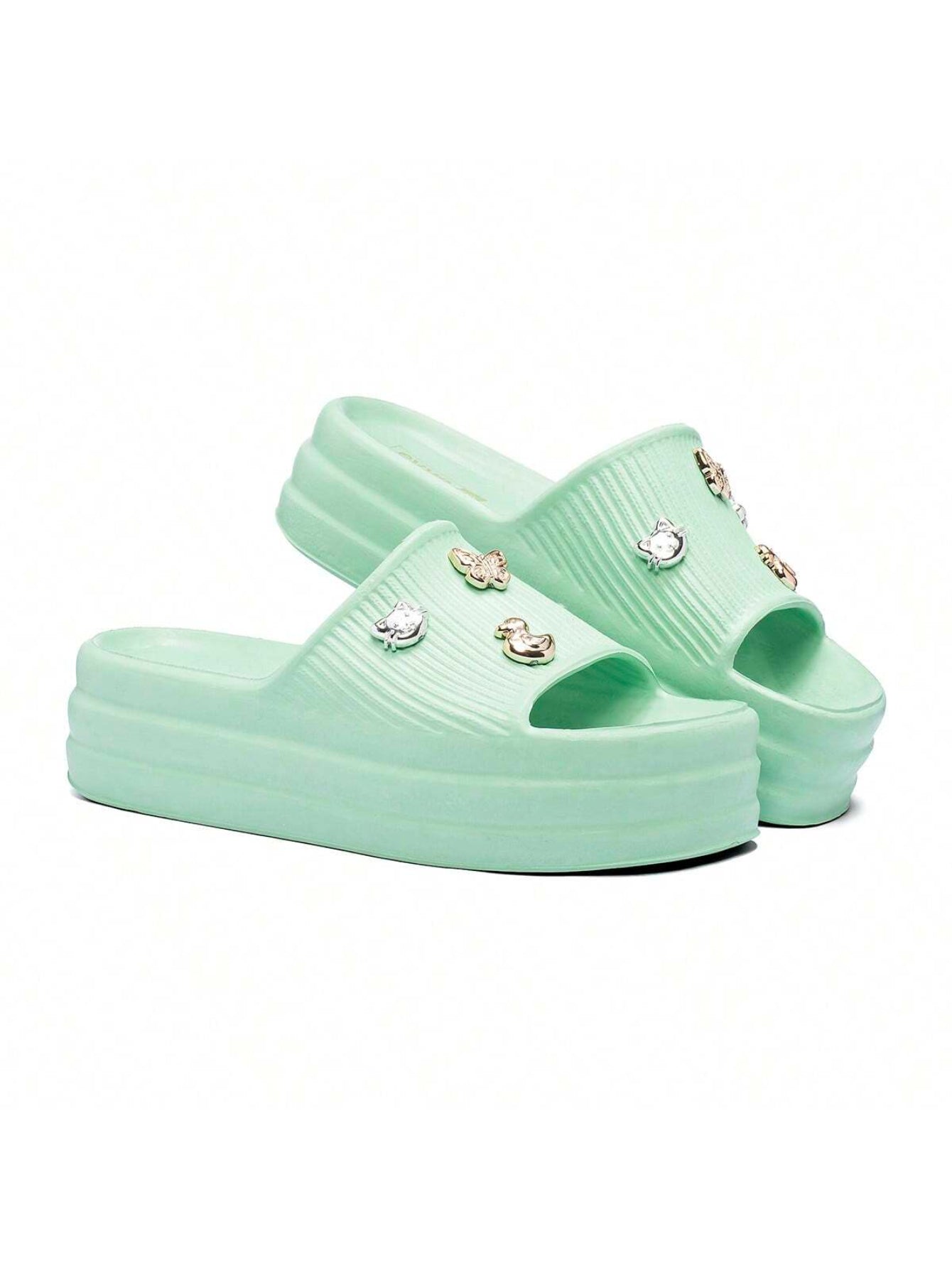 Chinelo Slide Nuvem Com Pins Exclusivos e Divertidos Verde Água