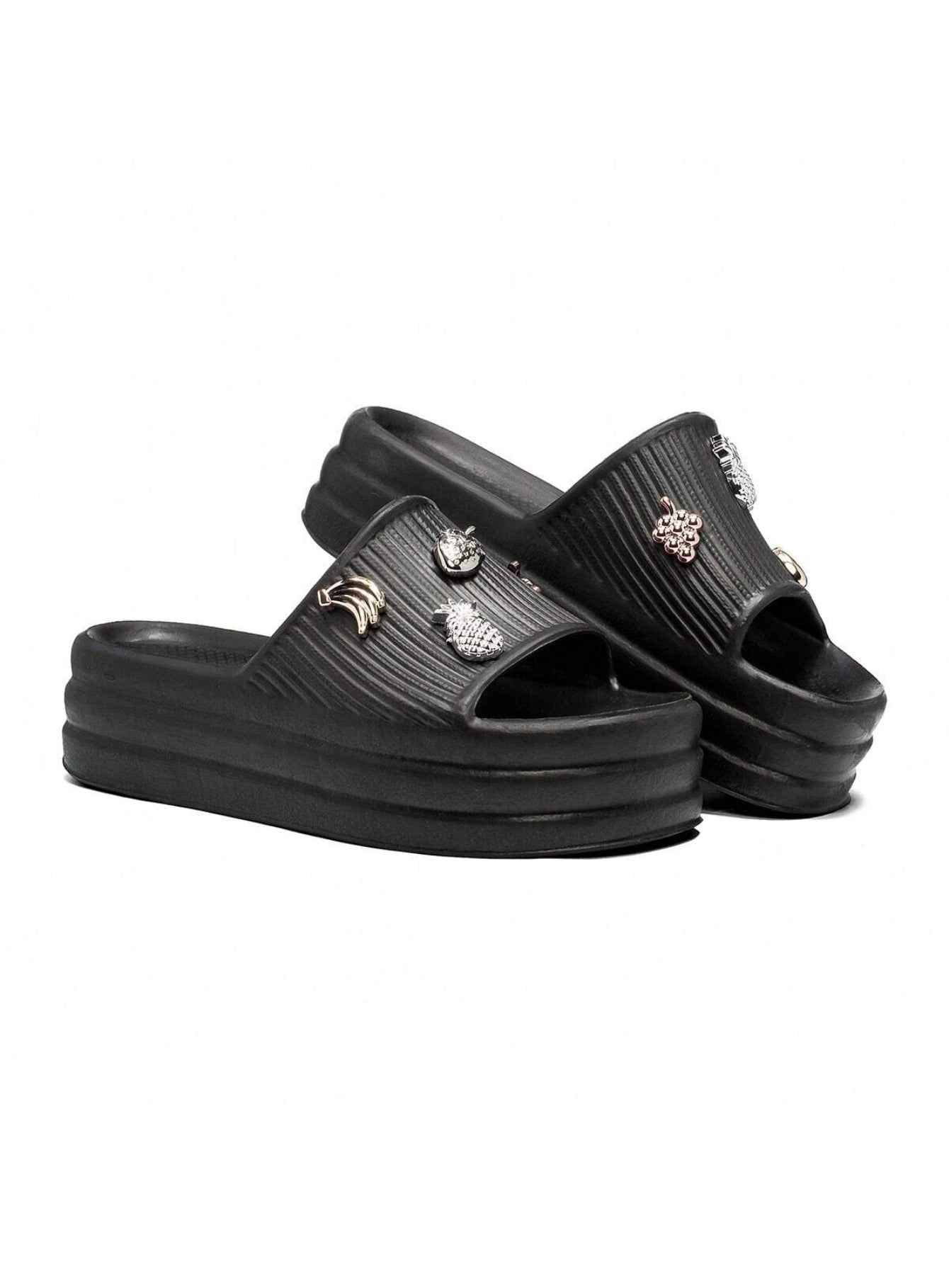 Chinelo Slide Nuvem Com Pins Exclusivos e Divertidos Variados
