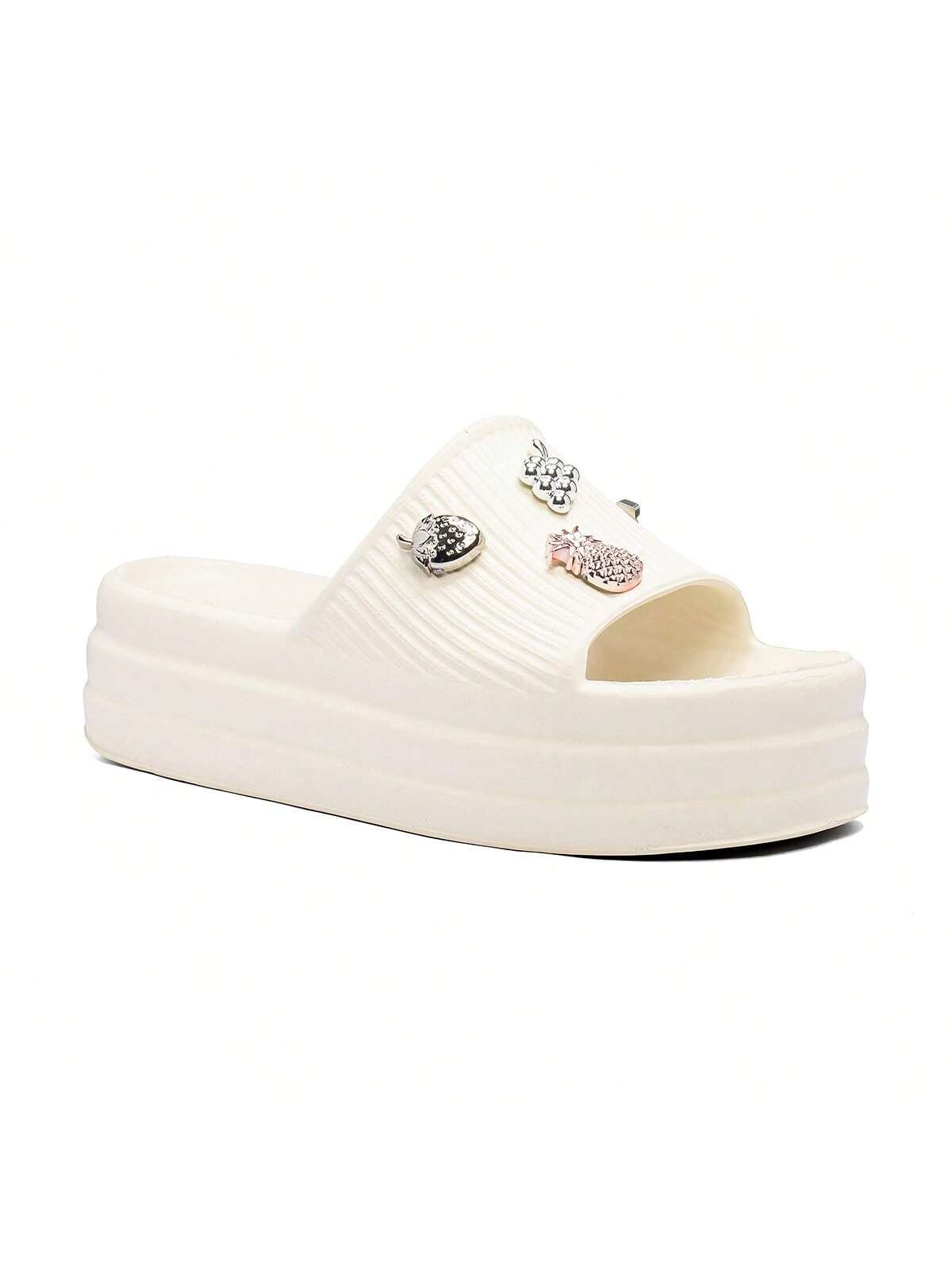 Chinelo Slide Nuvem Com Pins Exclusivos e Divertidos Variados