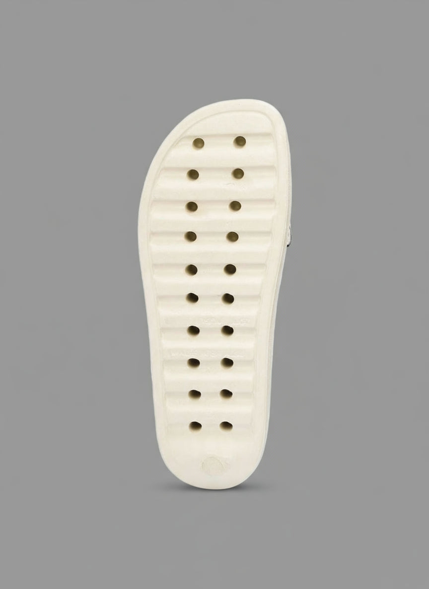 Chinelo Slide Nuvem Com Pins Exclusivos e Divertidos Variados