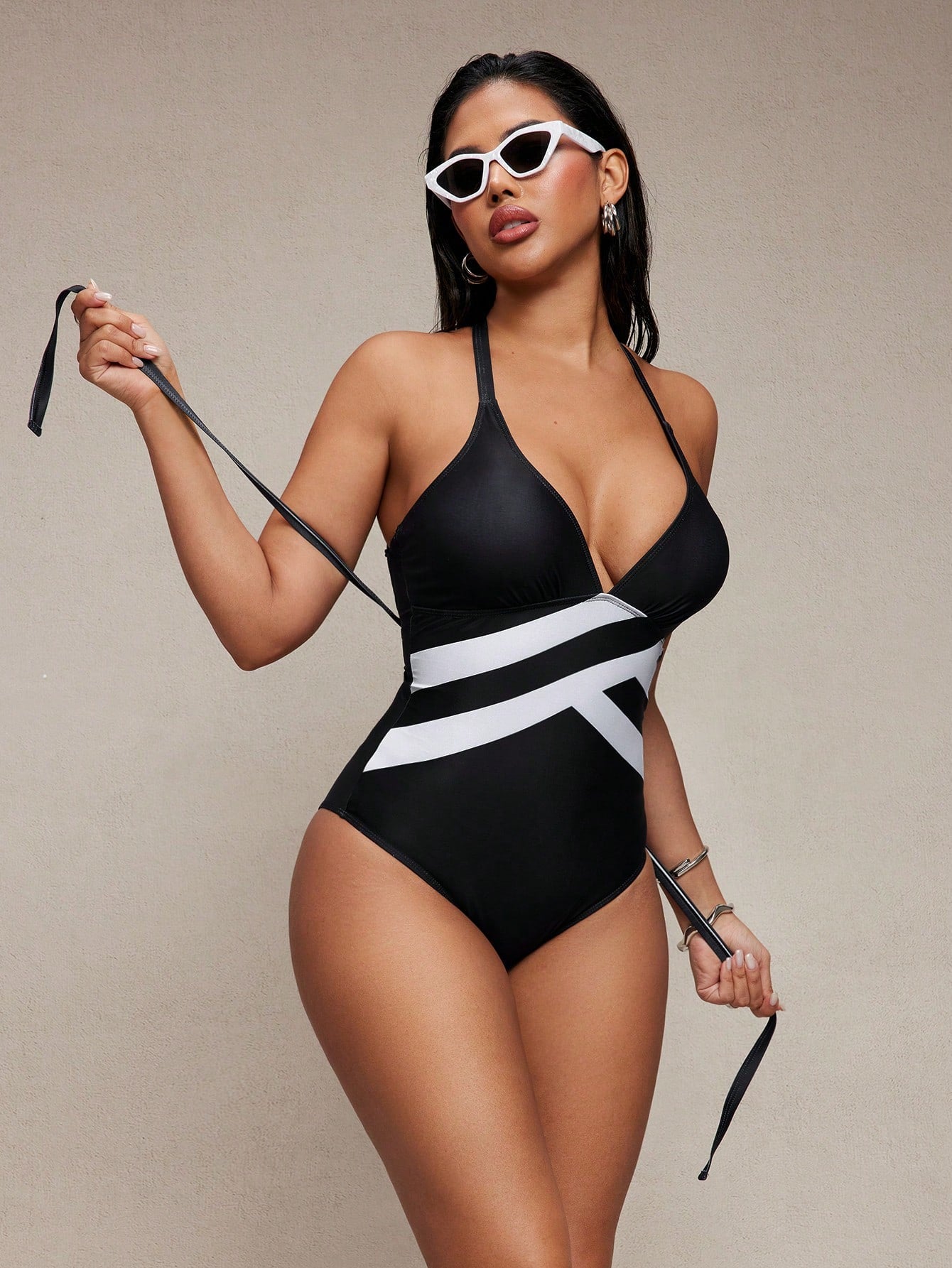 Mai_Sexy_Feminino_Decote_V_Costas_Abertas_Preto_e_Branco