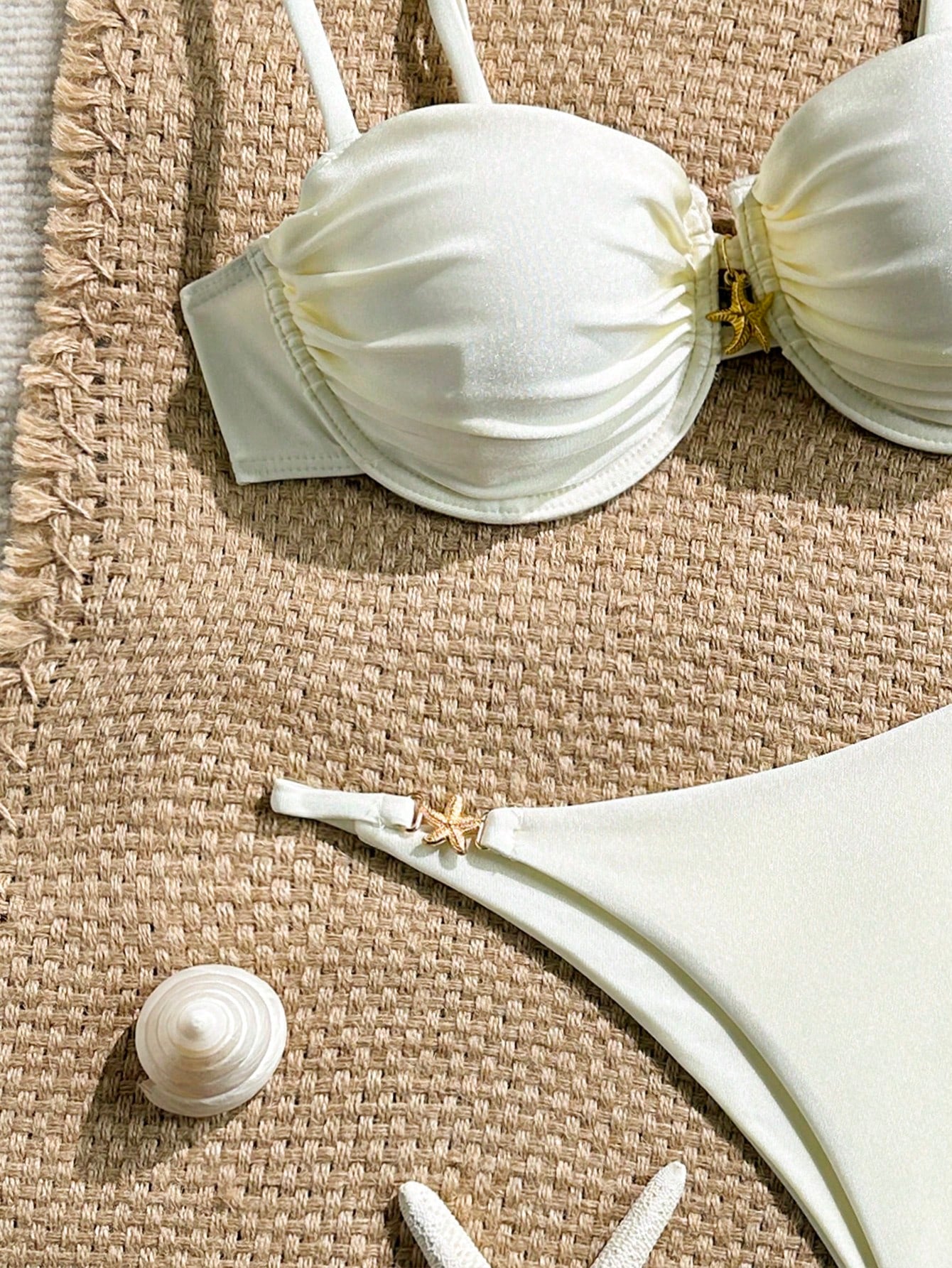 Conjunto de Biquini Meia Taça e Calcinha Asa Delta