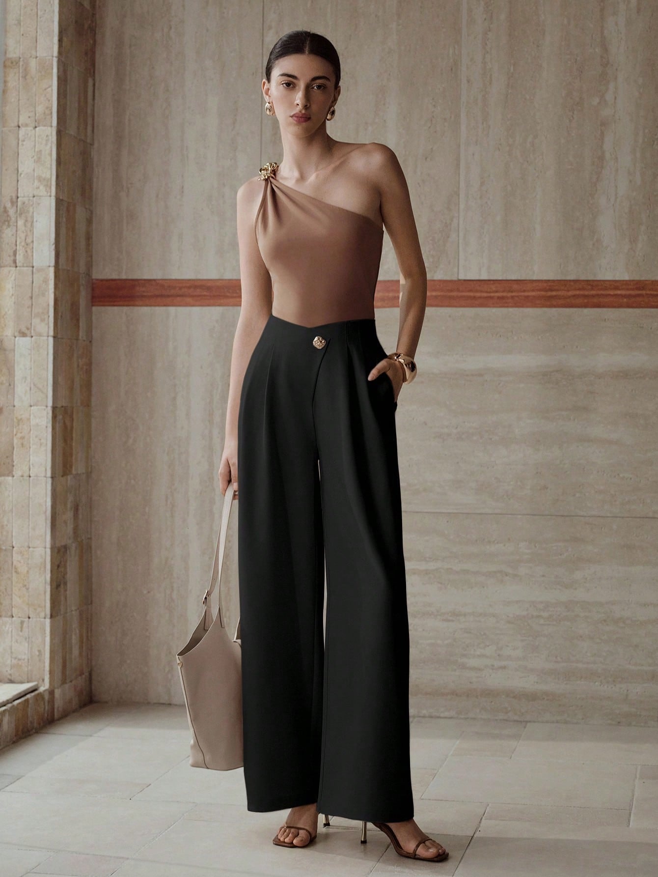 https://amoora.com.br/products/calca-social-feminina-assimetrica-com-bolsos