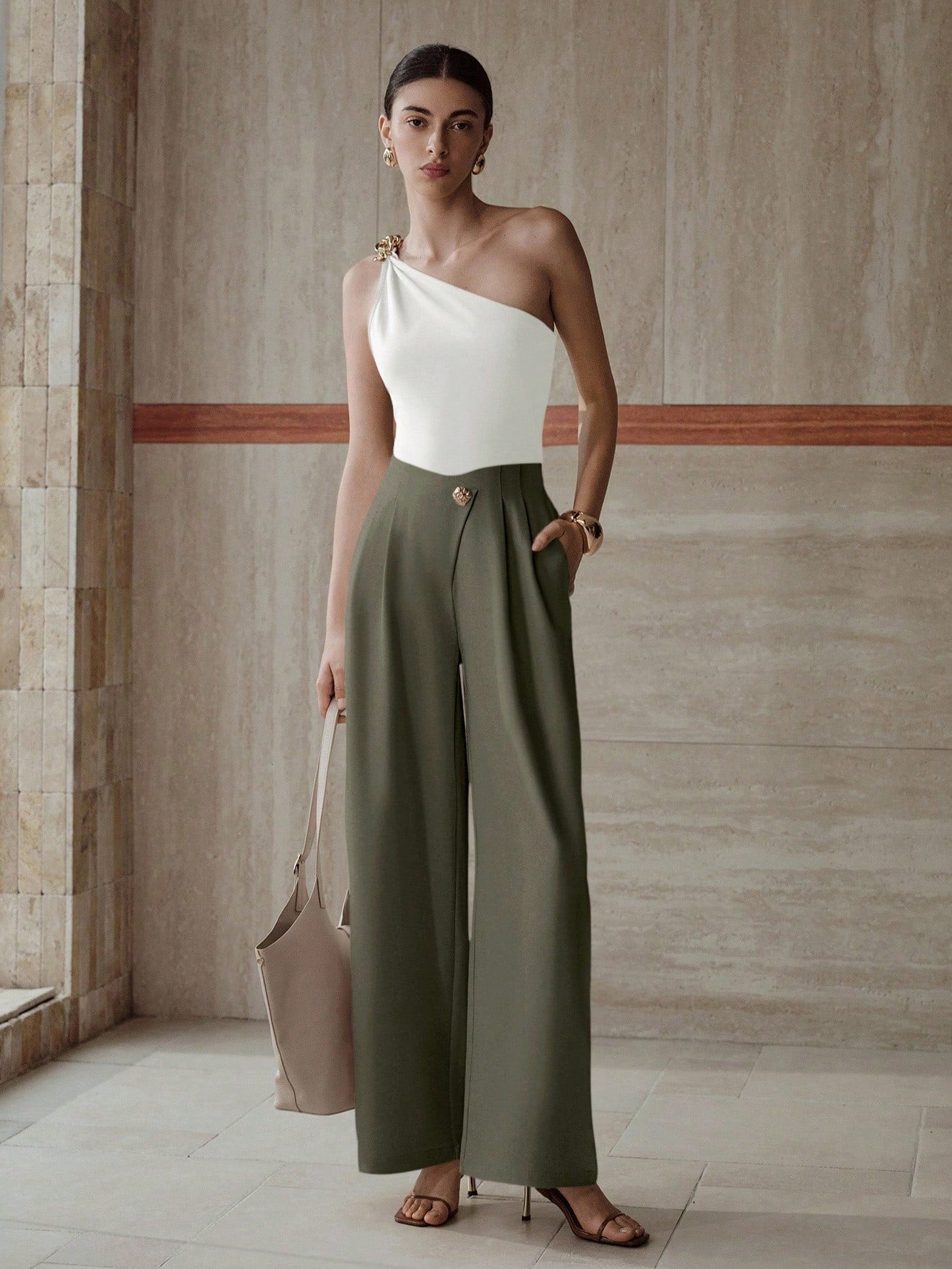 https://amoora.com.br/products/calca-social-feminina-assimetrica-com-bolsos