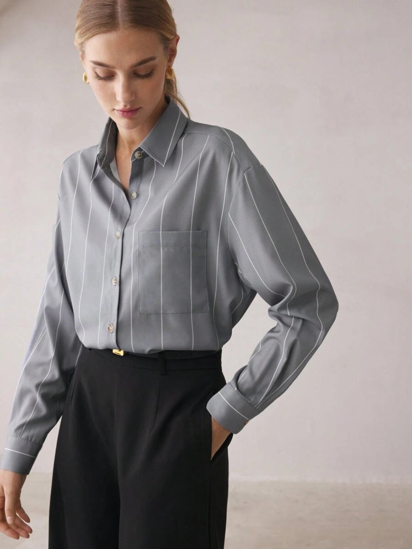 https://amoora.com.br/products/camisa-alfaiataria-feminina-com-listras-isabela