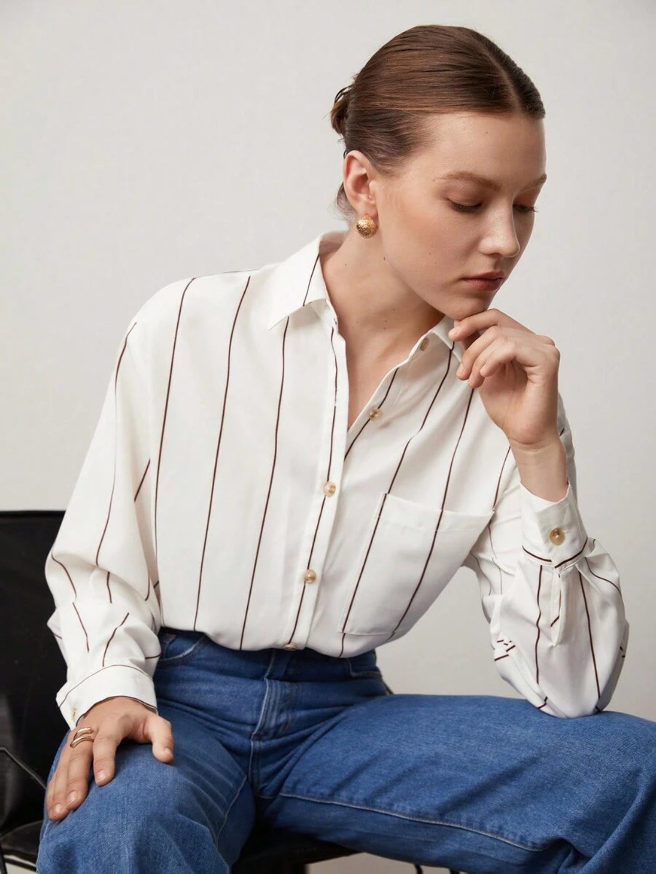 https://amoora.com.br/products/camisa-alfaiataria-feminina-com-listras-valeska