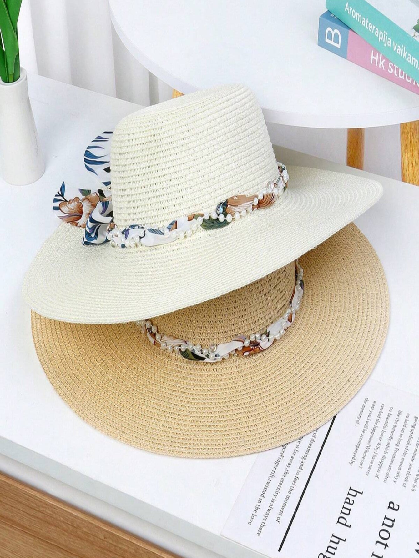 https://amoora.com.br/products/chapeu-de-palha-decorado-laco-estampado