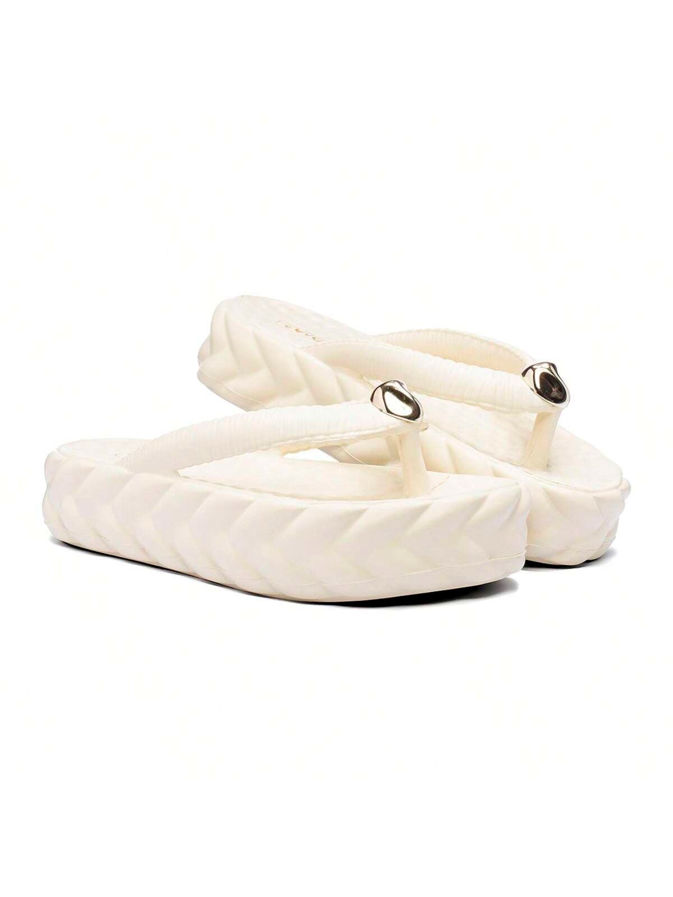 https://amoora.com.br/products/chinelo-de-dedo-feminino-eva-com-decoracao-metalica