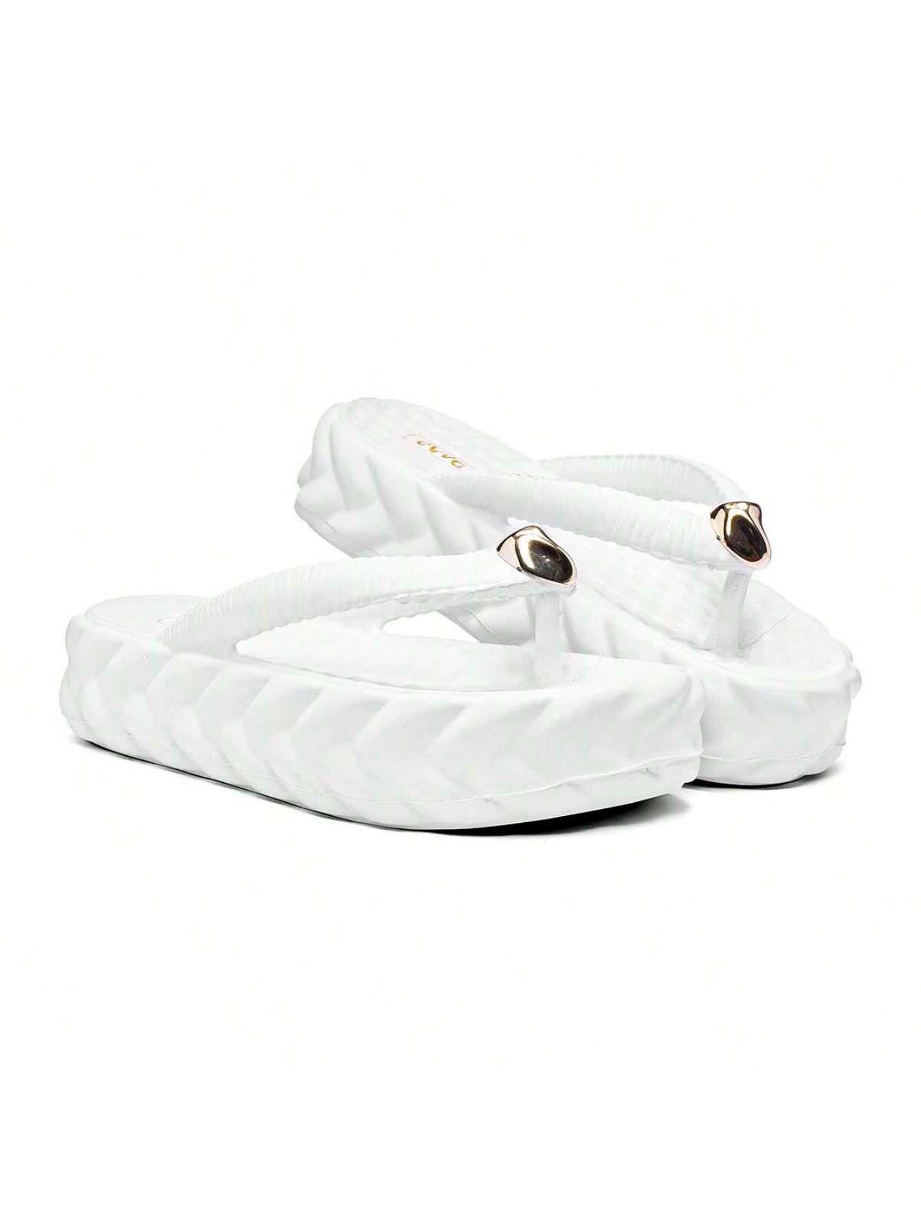 https://amoora.com.br/products/chinelo-de-dedo-feminino-eva-com-decoracao-metalica