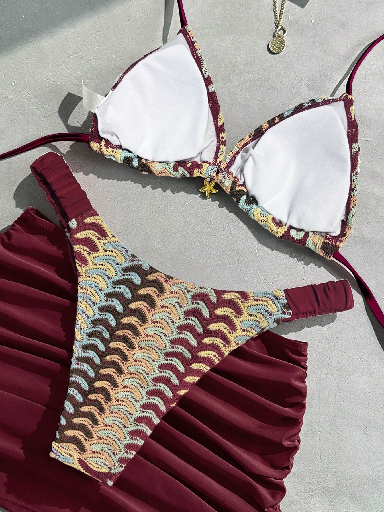 https://amoora.com.br/products/conjunto-biquini-feminino-de-tres-pecas-com-saia-com-estampa-de-onda-de-praia
