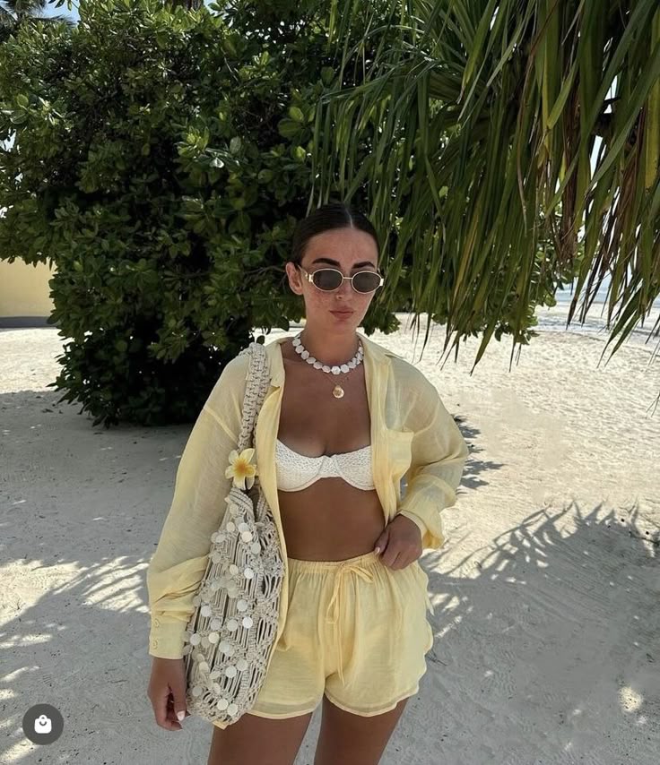 Conjunto de Camisa e Shorts Amarelo Manteiga