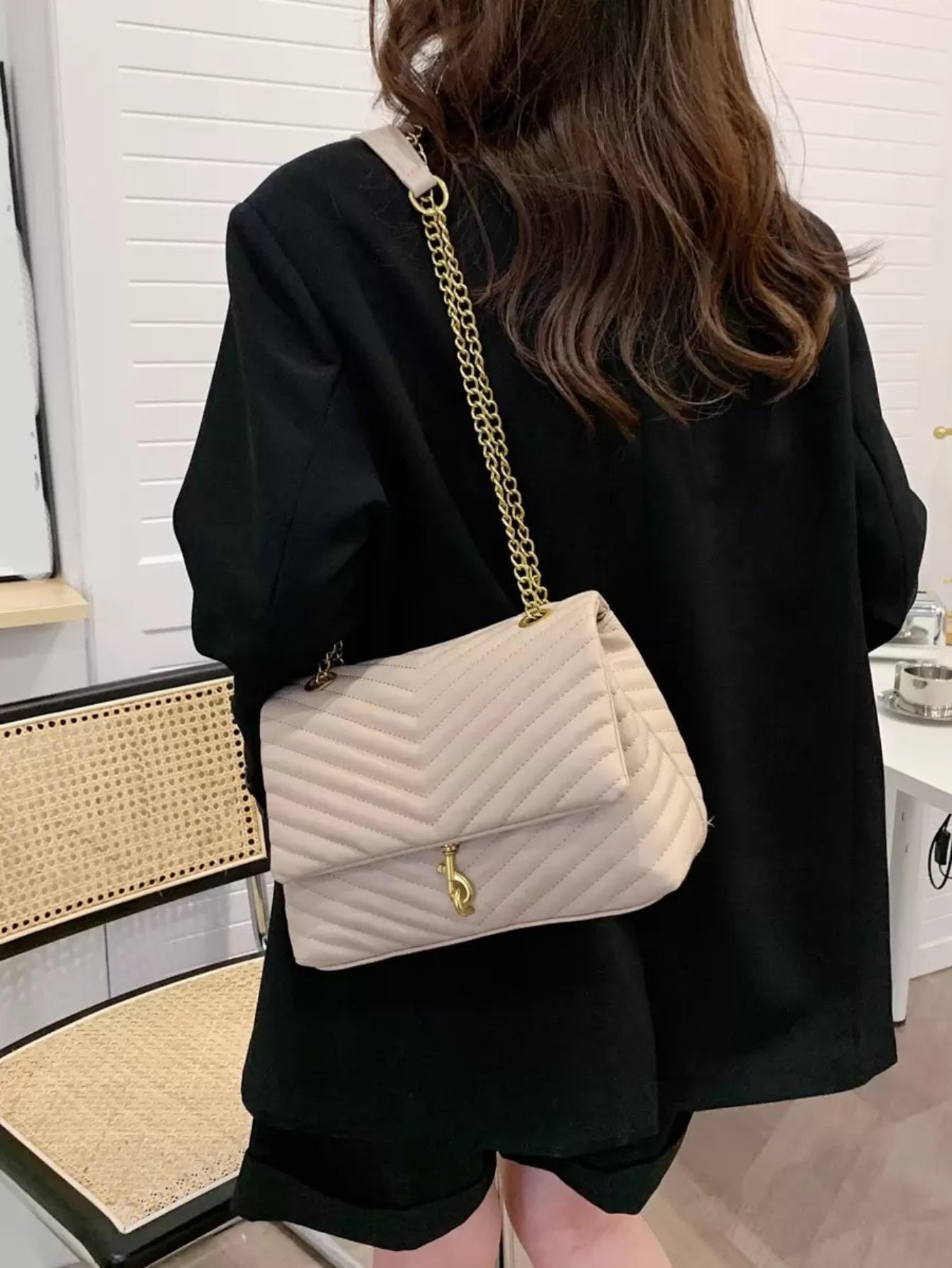 Bolsa de Ombro Quadrada Feminina Com Aba Chevron