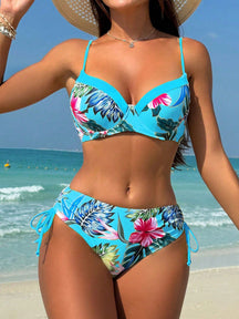 Conjunto de Biquini Floral e Detalhe na Calcinha