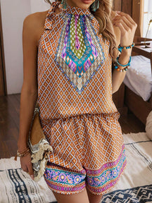 Conjunto Estampado Regata Halter com Laço e Shorts Solto