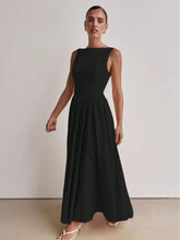 Vestido Feminino Decote Redondo Cintura Alta