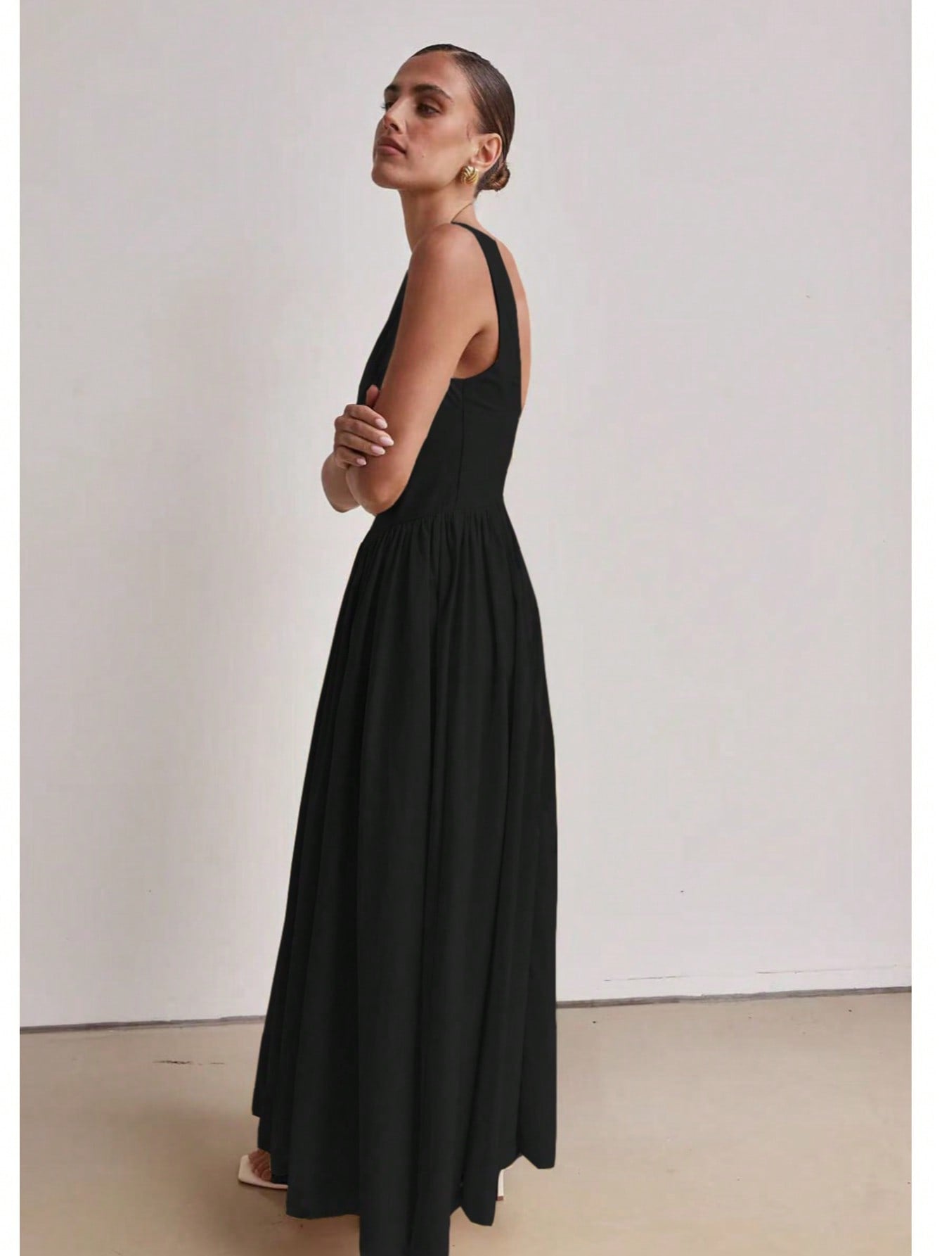 Vestido Feminino Decote Redondo Cintura Alta