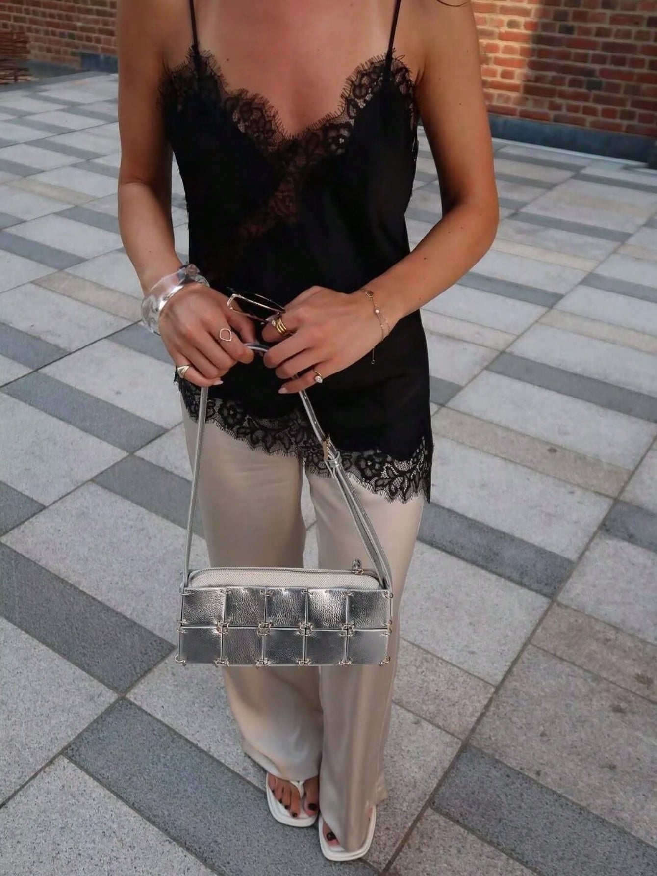 Blusa de Renda Feminina Estilo Lingerie Europeia com Alças Finas