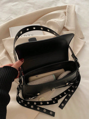 Bolsa de Ombro Feminina Fashion com Tachas e Corrente