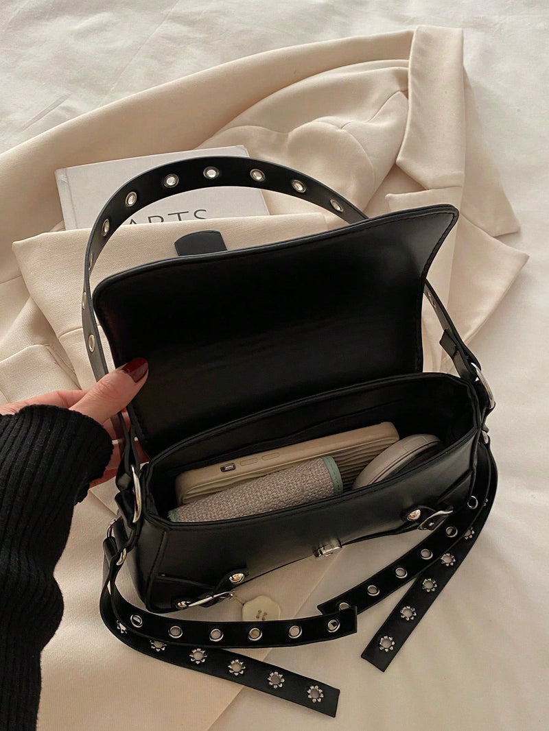 Bolsa de Ombro Feminina Fashion com Tachas e Corrente