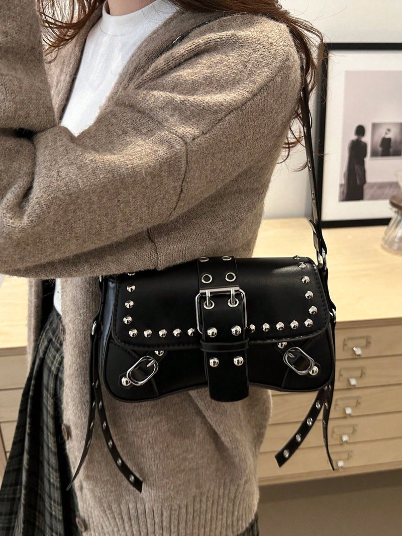 Bolsa de Ombro Feminina Fashion com Tachas e Corrente