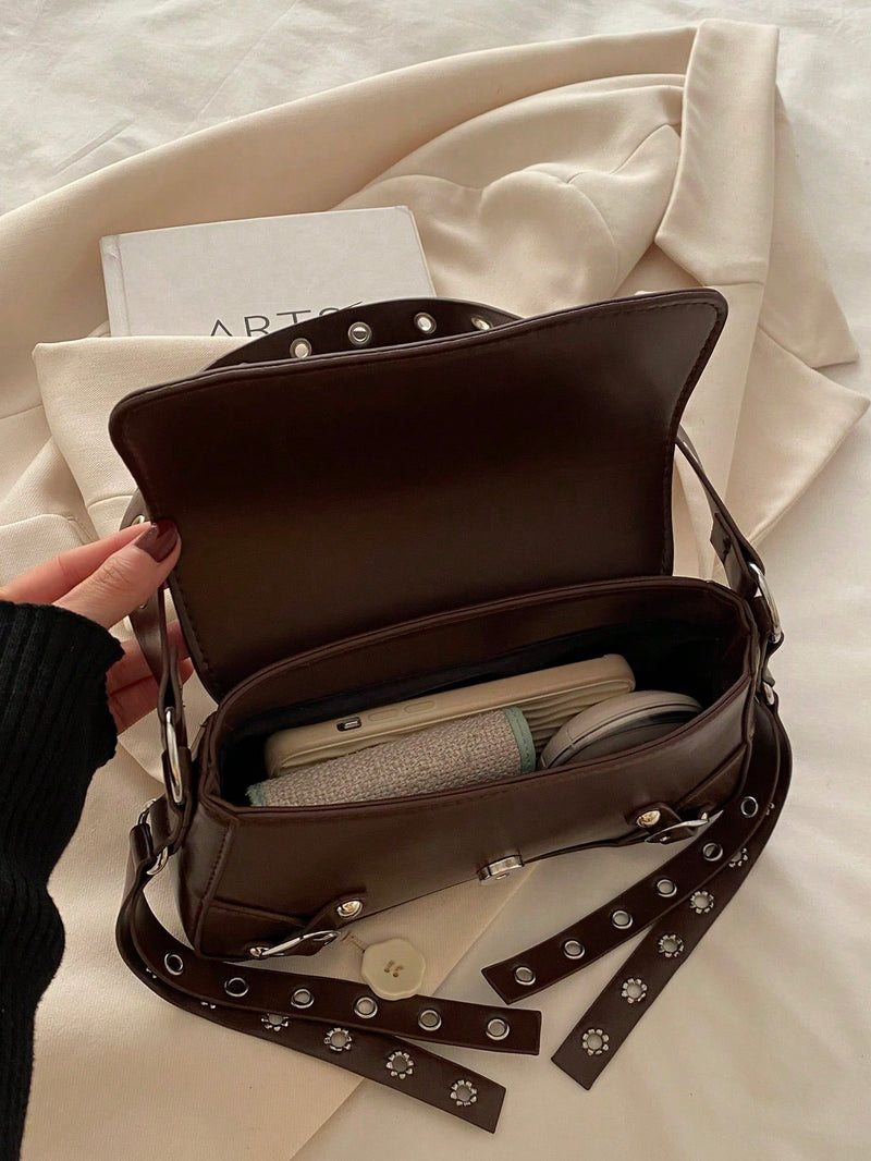 Bolsa de Ombro Feminina Fashion com Tachas e Corrente