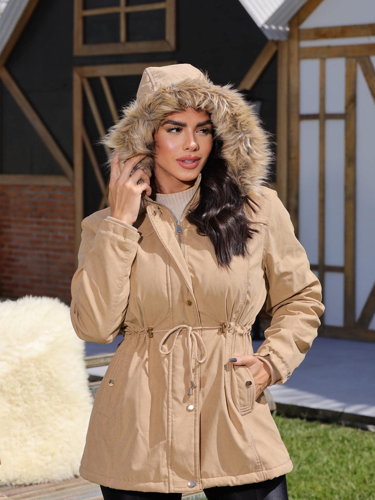 Jaqueta Parka Longa Forrado Pelúcia Capuz Removivel