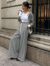 Conjunto-Feminino-Tricot-com-Capuz-Listrado