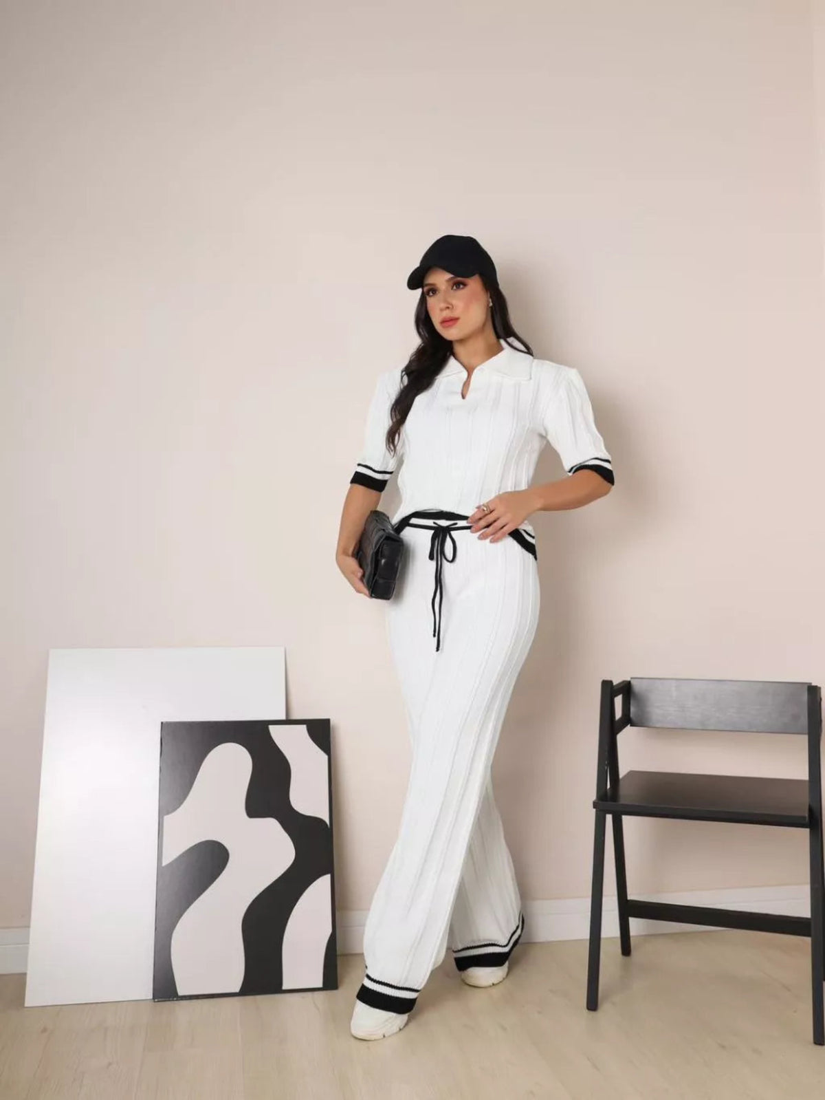 Conjunto-Feminino-em-Tricot-com-Detalhes-em-Listras