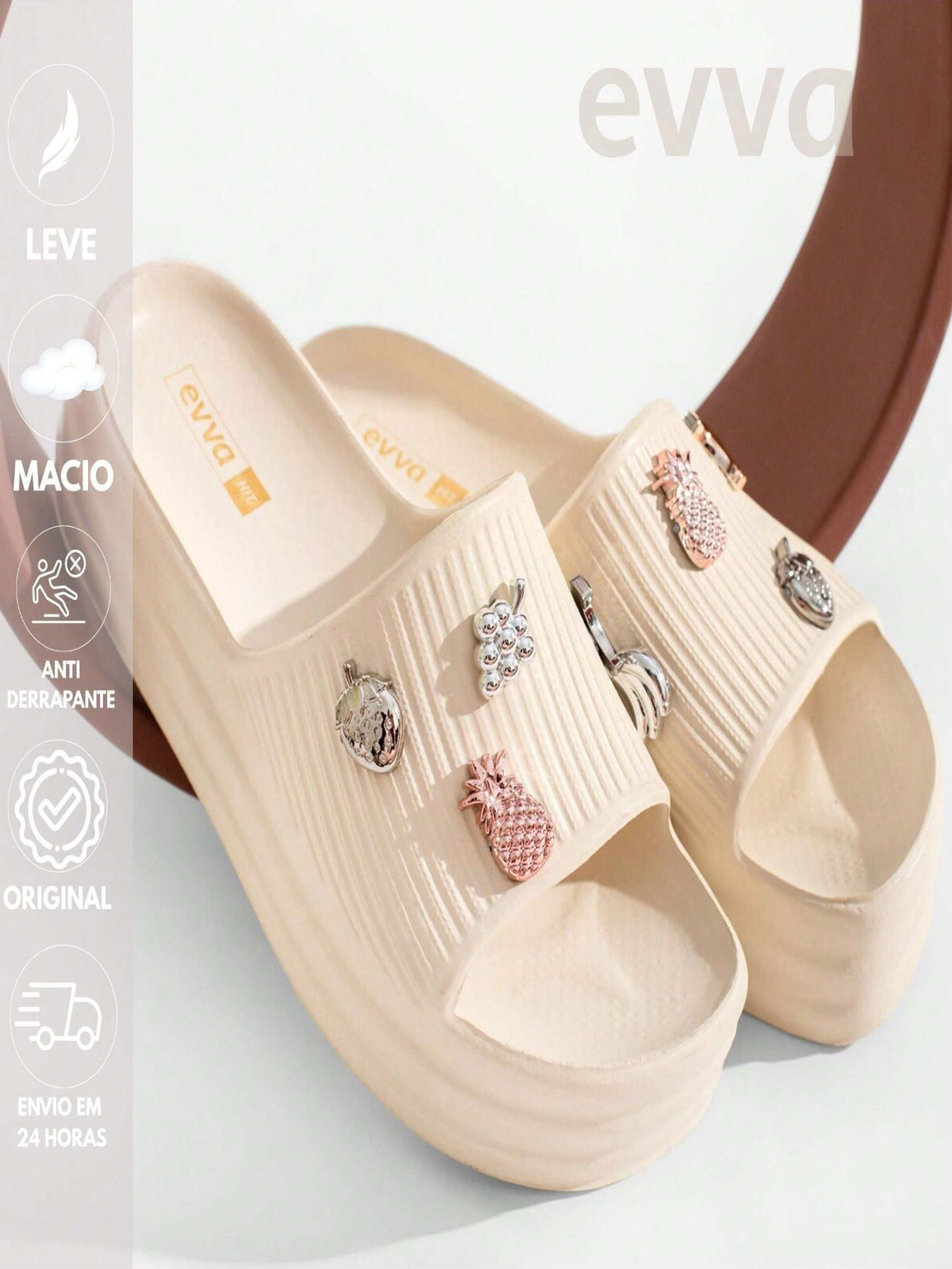 Chinelo Slide Nuvem Com Pins Exclusivos e Divertidos Variados