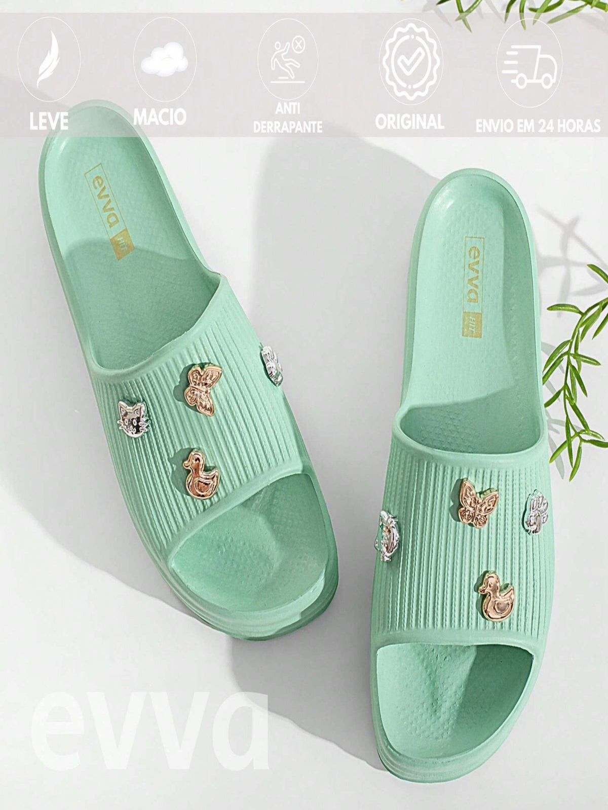 Chinelo Slide Nuvem Com Pins Exclusivos e Divertidos Verde Água
