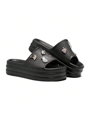Chinelo Slide Nuvem Com Pins Exclusivos e Divertidos Variados