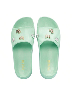 Chinelo Slide Nuvem Com Pins Exclusivos e Divertidos Verde Água