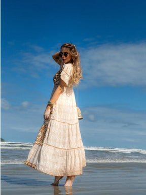 Vestido Longo Boho Bordado Bege e Detalhes em Dourado
