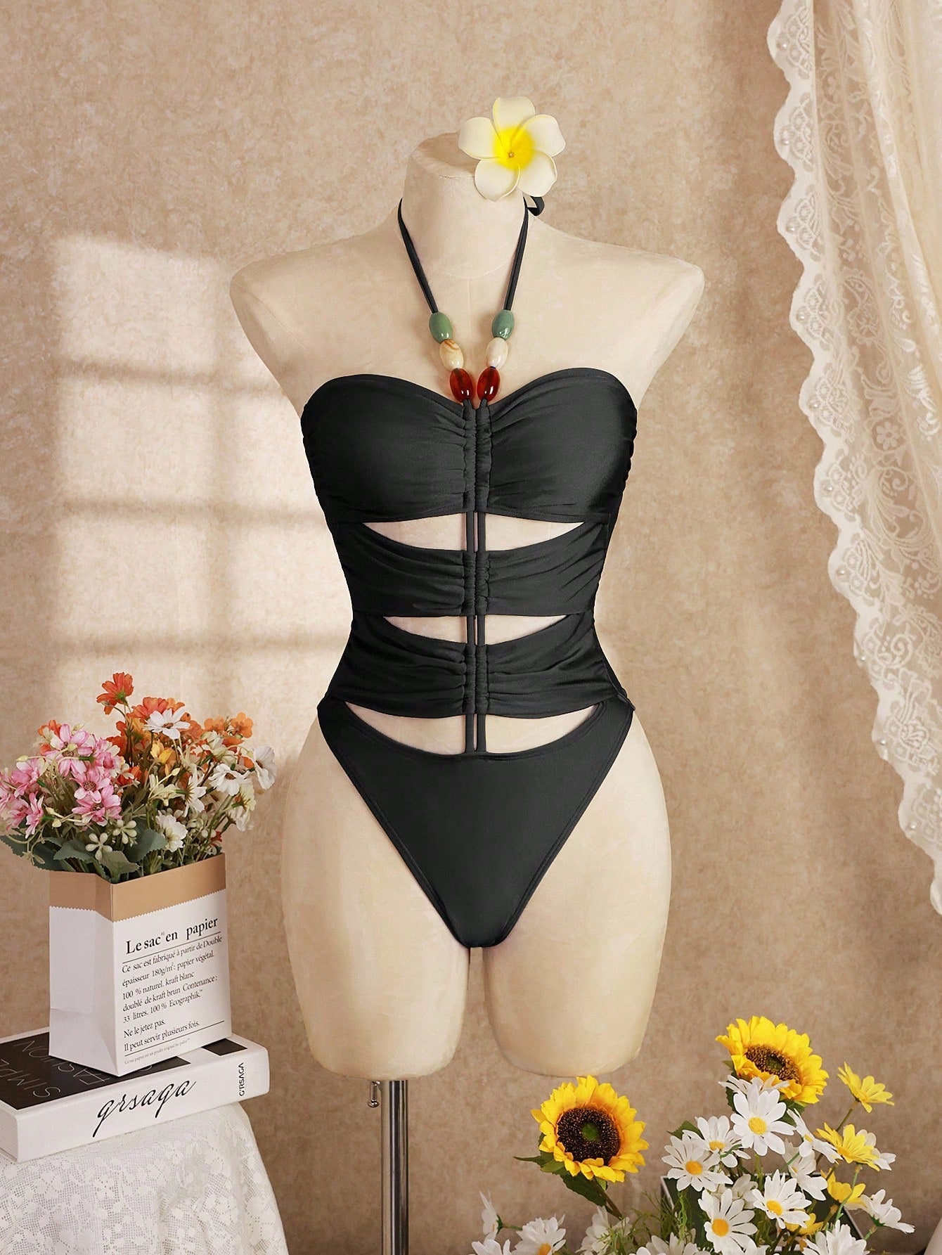 Maiô Feminino Sexy com Decote Nas Costas e Contas
