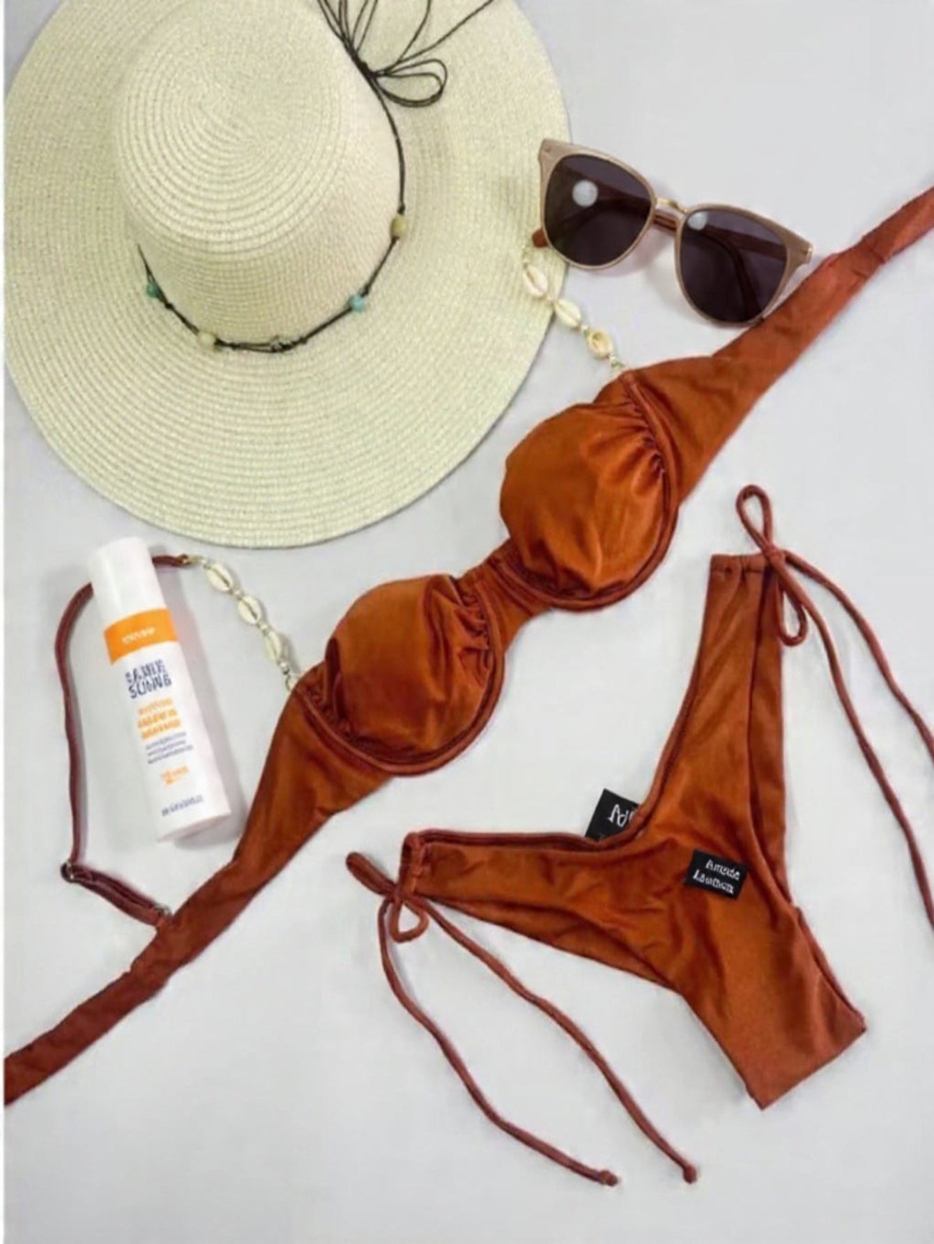 Conjunto Biquíni Fio Duplo Detalhe em Búzios na Alça