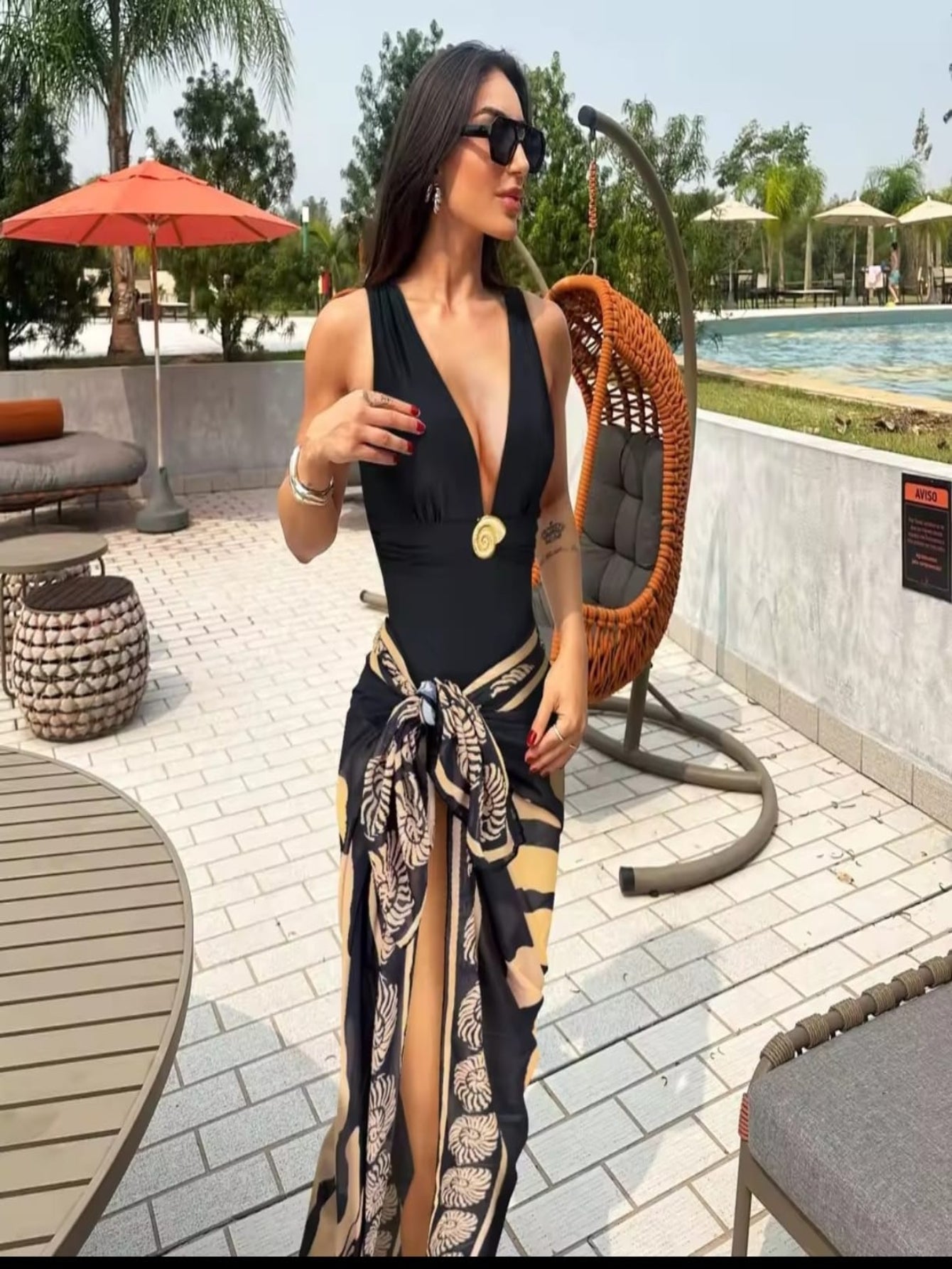 Conjunto 2 Peças: Maiô Preto + Saia Longa Estampado em Tule