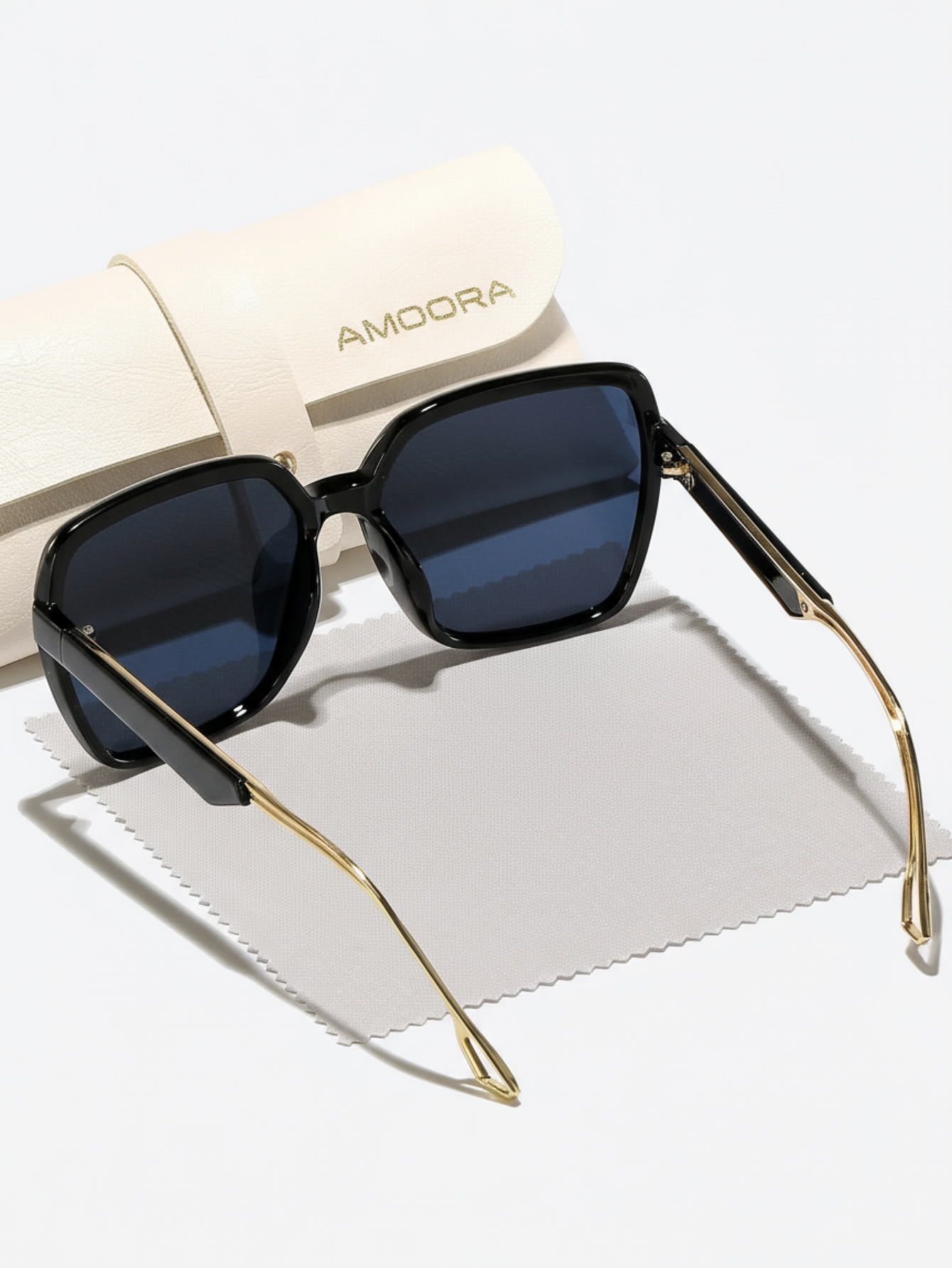 amoora.com.br/products/oculos-de-sol-oversized-com-lente-degrade
