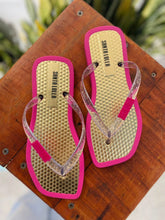 Chinelo Degradê Laminado com Solado Transparente – Brinde Exclusivo Amoora