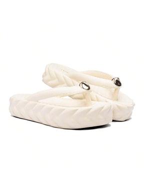 https://amoora.com.br/products/chinelo-de-dedo-feminino-eva-com-decoracao-metalica