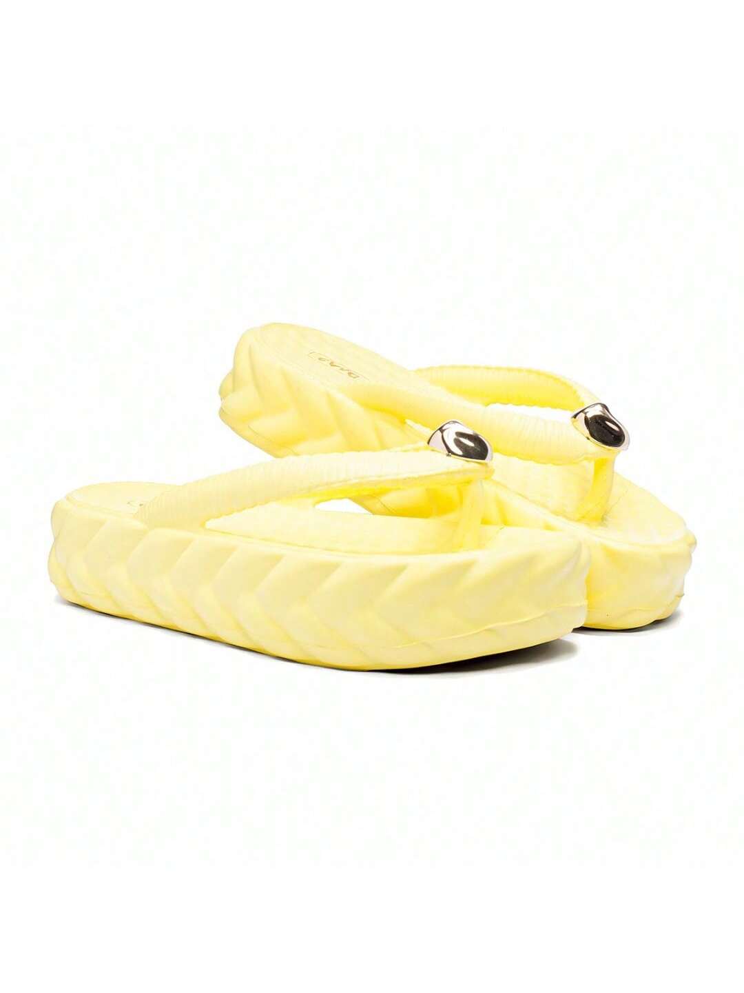 https://amoora.com.br/products/chinelo-de-dedo-feminino-eva-com-decoracao-metalica
