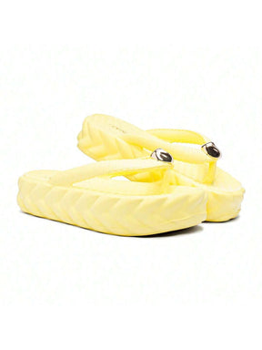 https://amoora.com.br/products/chinelo-de-dedo-feminino-eva-com-decoracao-metalica
