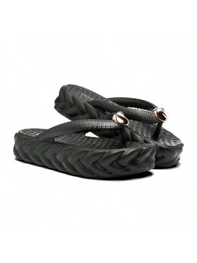 https://amoora.com.br/products/chinelo-feminino-eva-de-dedo-com-decoracao-metalica-preto